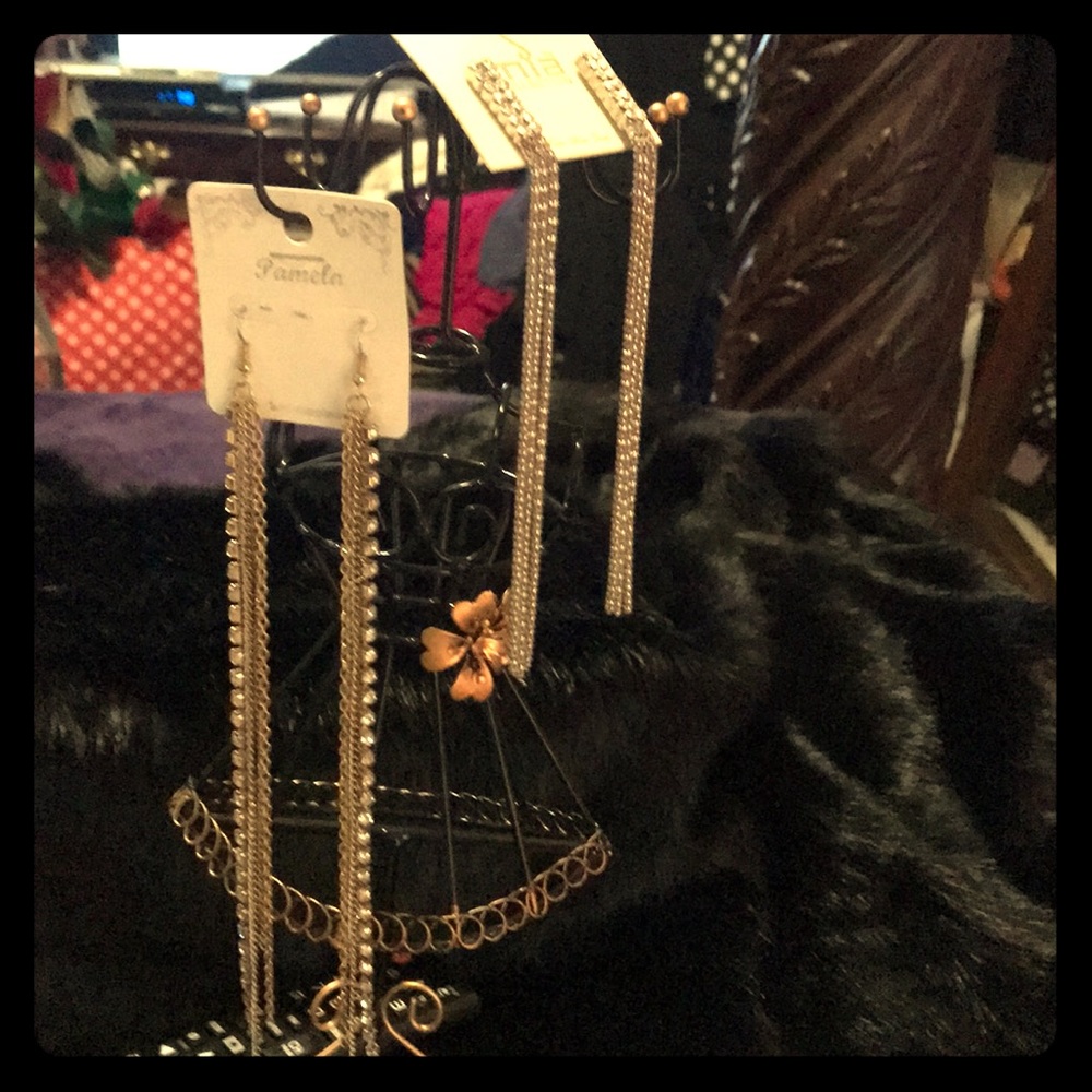 Silver plated and gold plated earrings 2 pairs